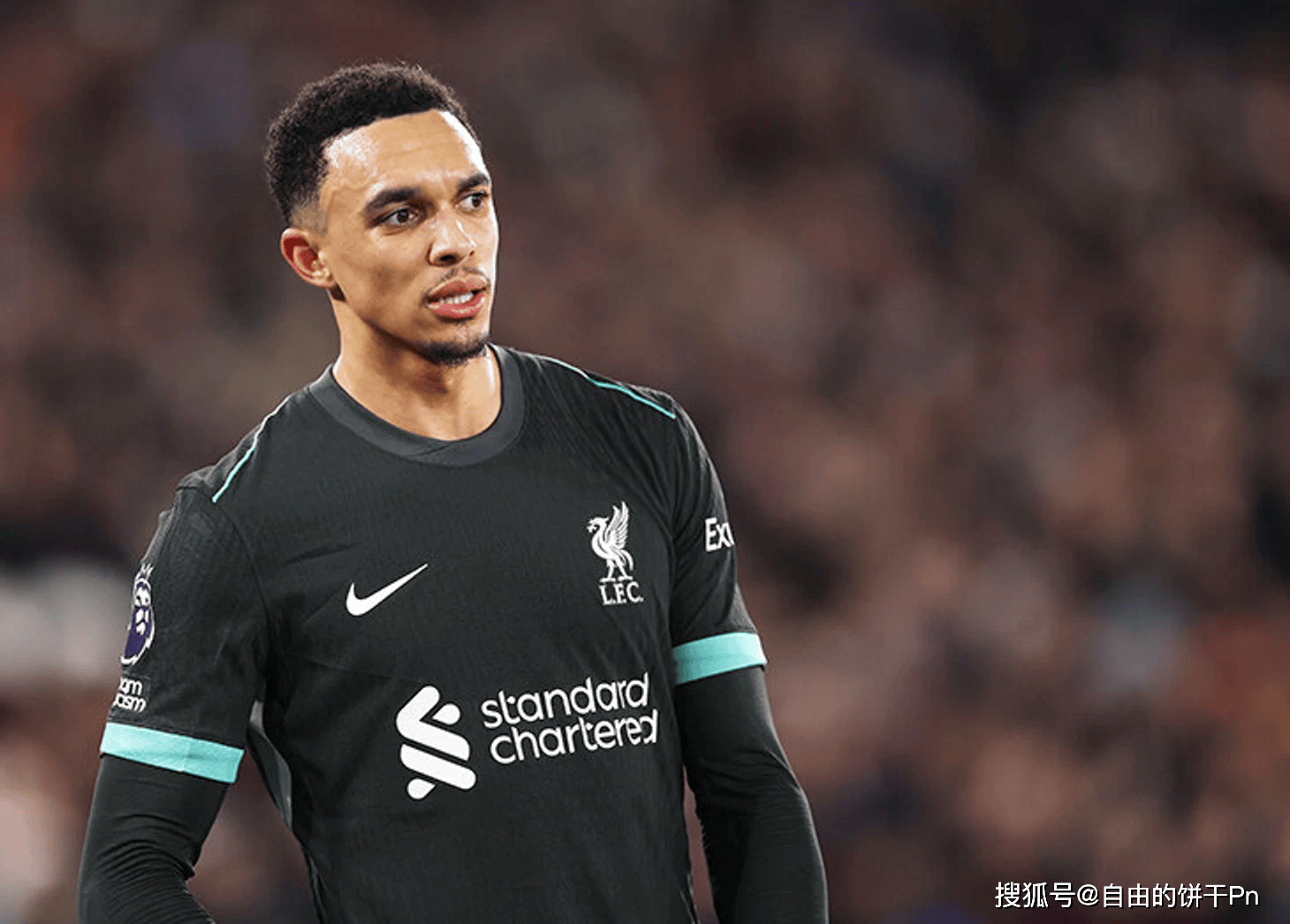 亚历山大-阿诺德深情致敬：足球场上的悲痛与团结的简单介绍  第2张