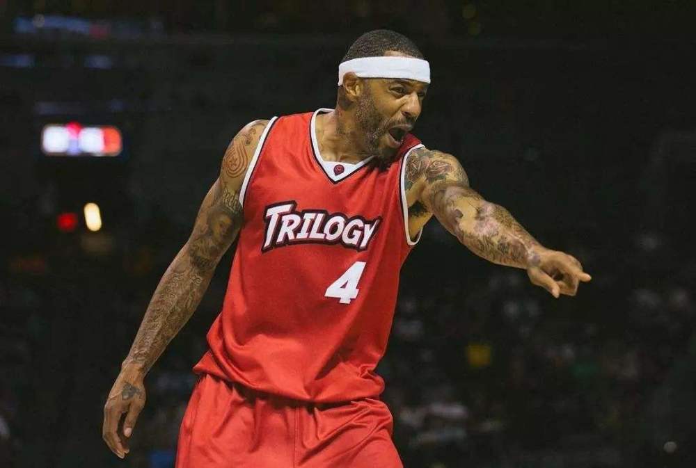 包含我们的状元！篮网官方分享肯扬-马丁当年被选中时的现场照的词条