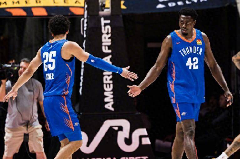 包含NBA夏联-雷霆轻取76人贝利复苏爵士险胜灰熊的词条  第2张