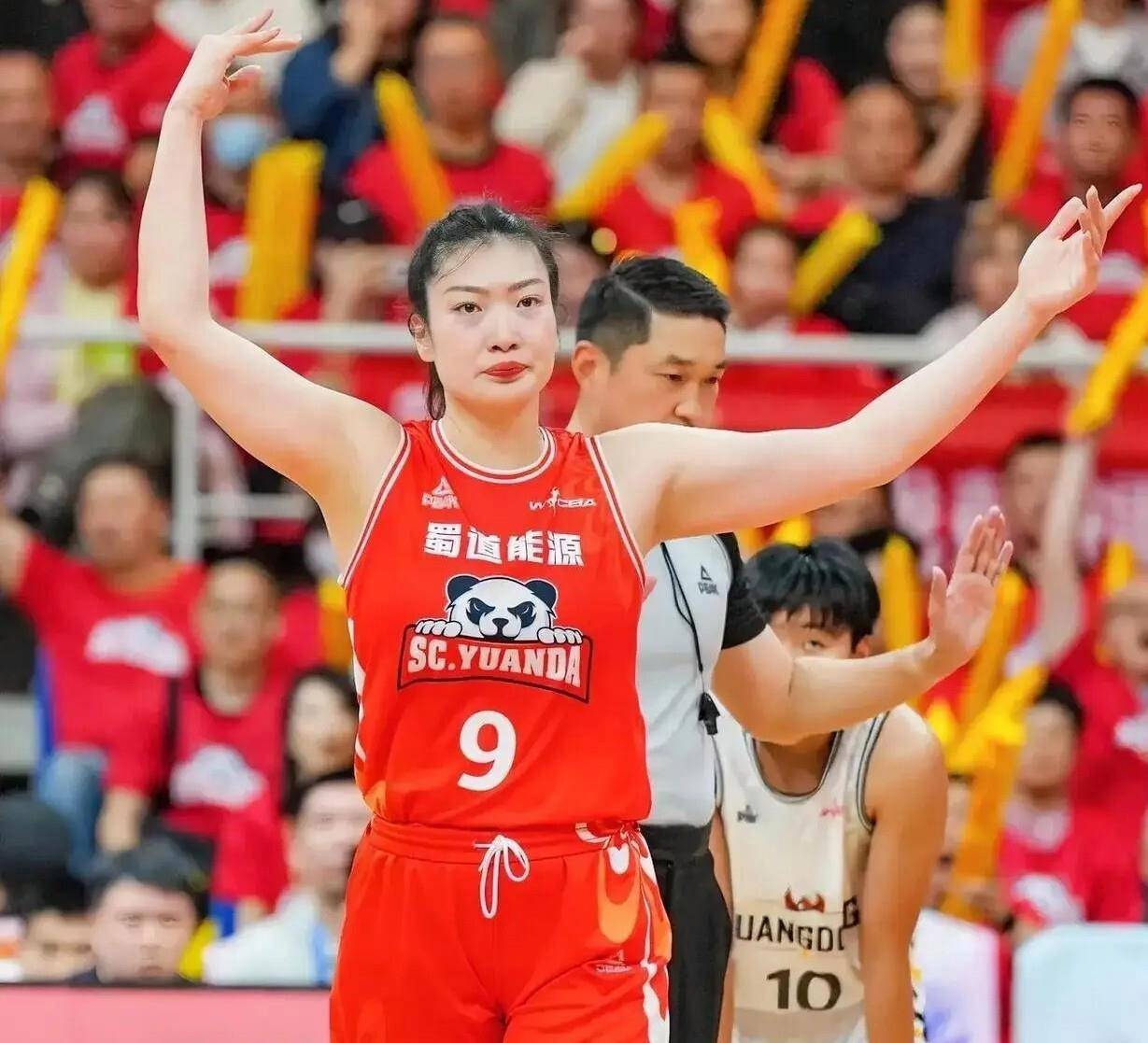 女篮最新动态,中国女篮训练照曝光,李梦加盟江苏待宫鲁鸣确认的简单介绍