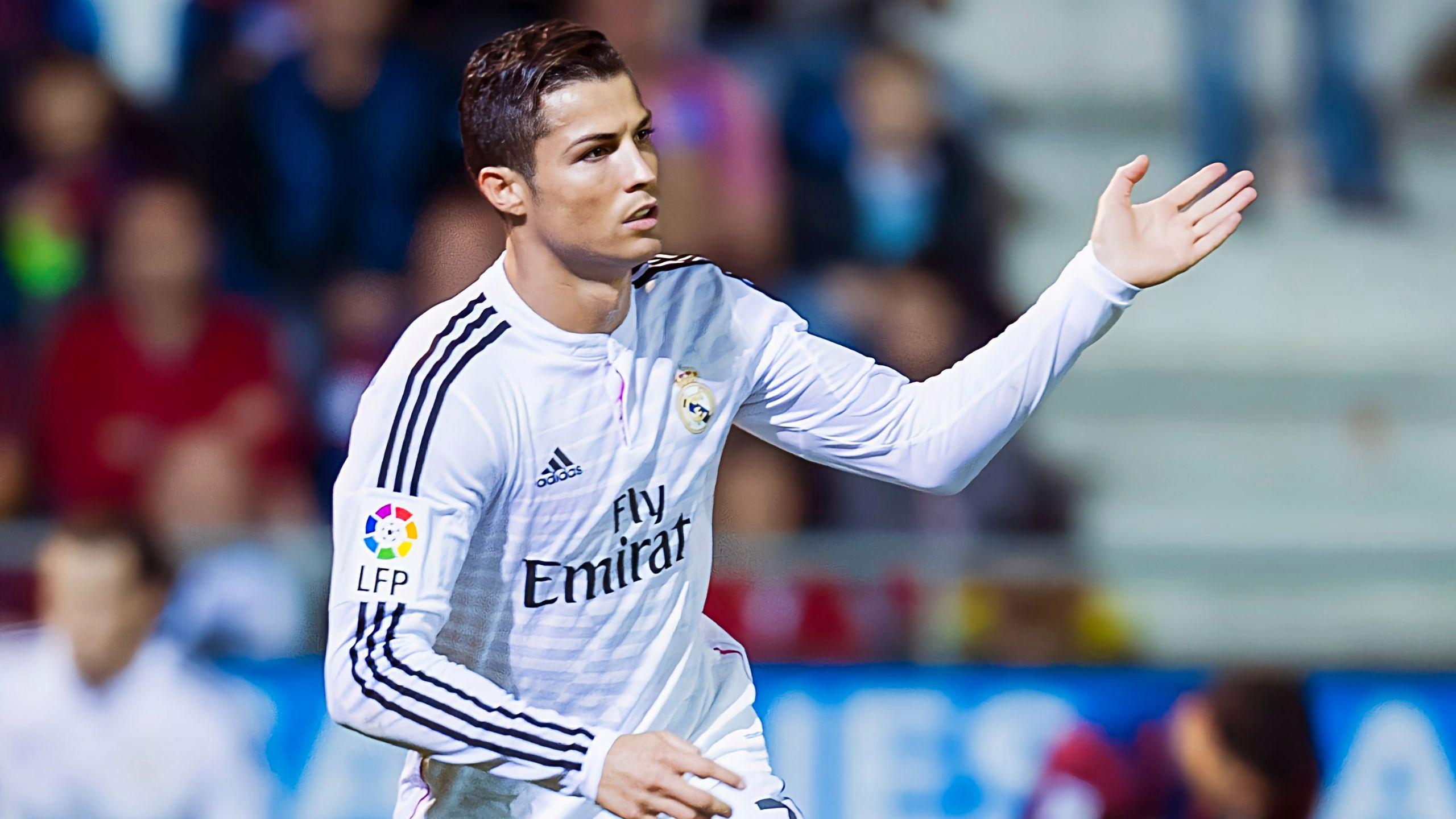 一段传奇的开始！16年前的今天，C罗首次作为皇马球员亮相的简单介绍