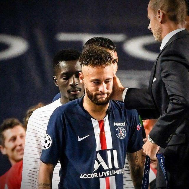 包含错误选择，狂进44球，一年内却连失六座冠军，他的词条  第1张