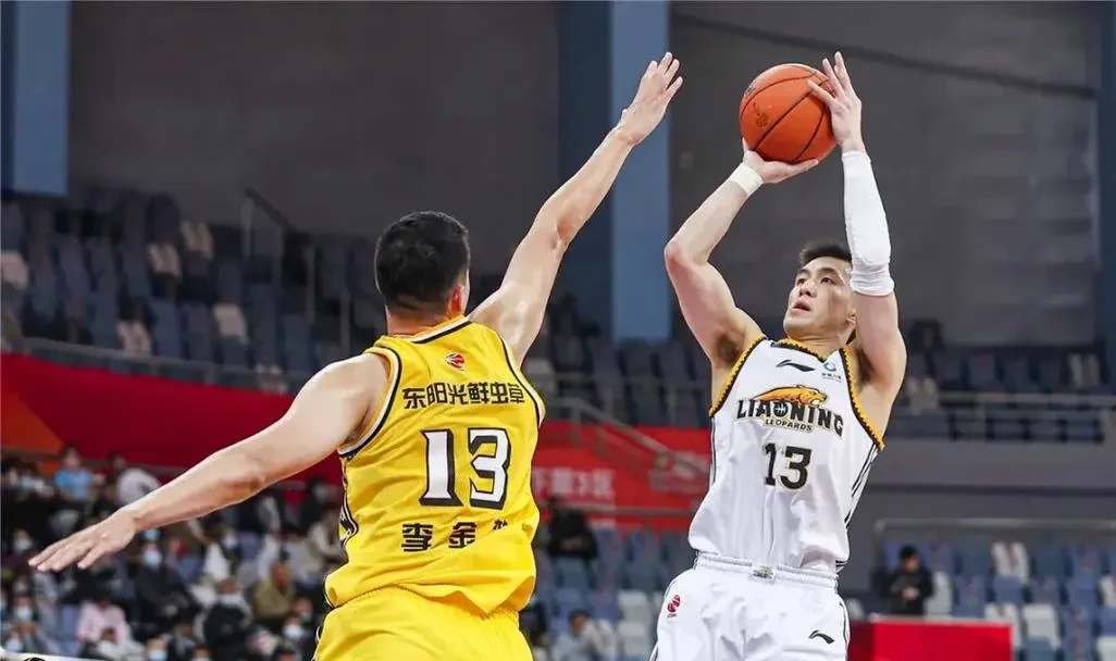 包含韩德君17+14辽宁险胜宁波原帅20分山西胜上海的词条  第2张