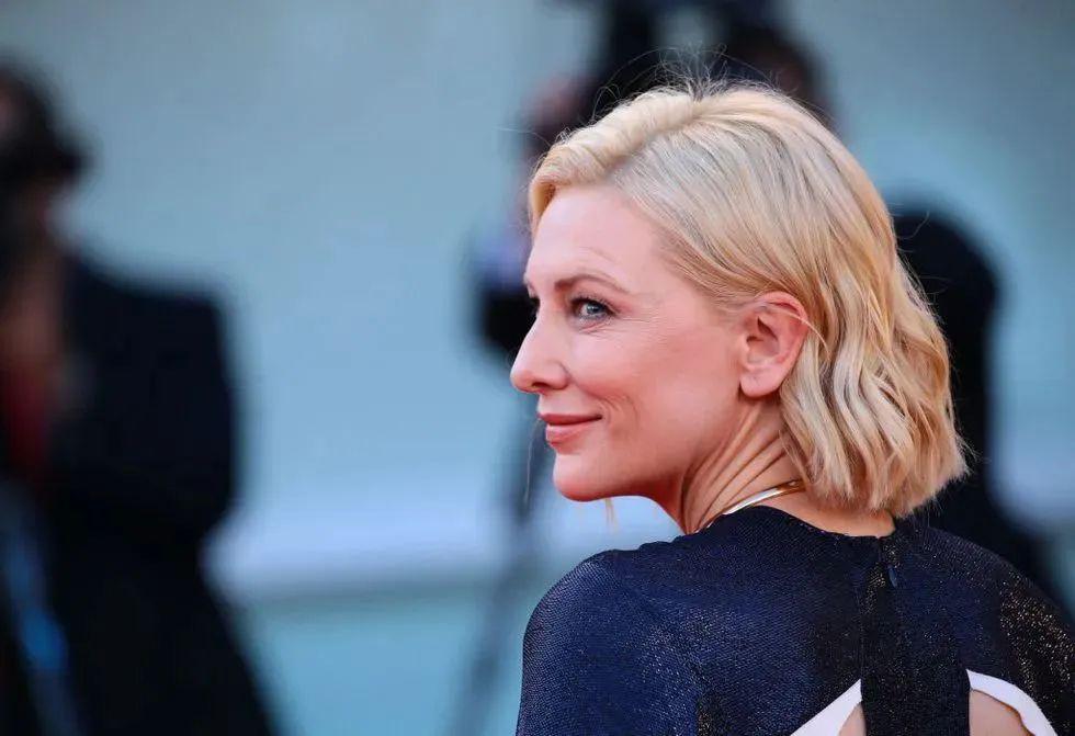 包含男友比自己小19岁拉尔萨：我不在乎他大小年龄只是数字的词条