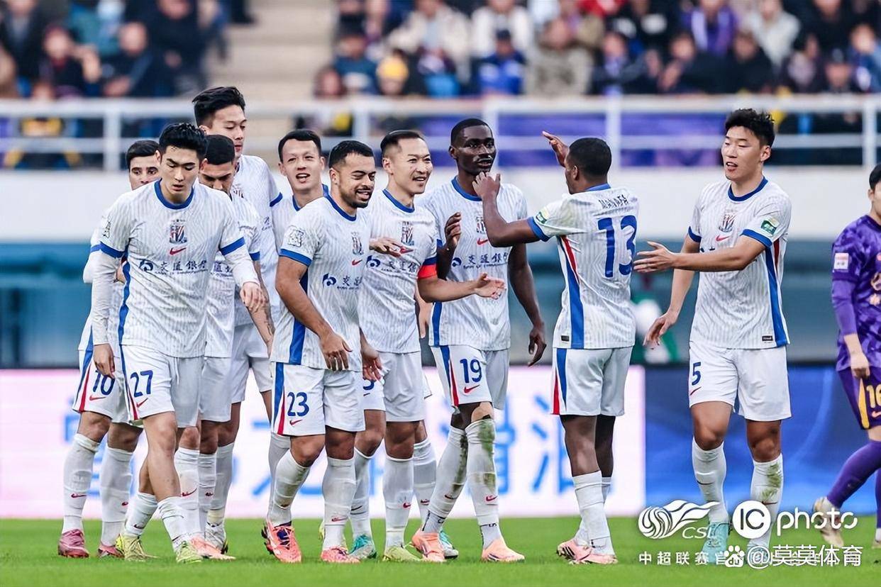 中超半程最佳阵容：7本土4外援，蓉城5人申花3人，海港泰山0人的简单介绍  第2张