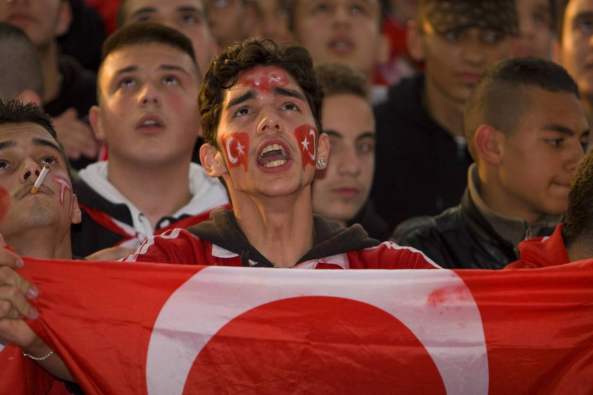 包含国足东亚杯行李超载引热议，球迷调侃像去代购的词条