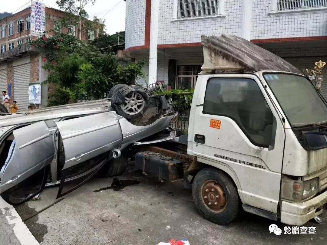 关于车祸初步调查结果：若塔是驾驶员存在超速和轮胎问题的信息