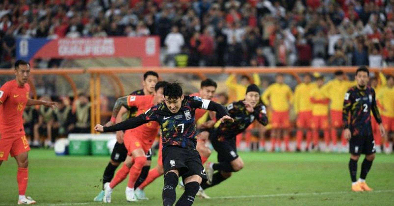 泰国联赛踢不了，回国踢野球！国足未来中锋，26岁提早退役？的简单介绍  第2张