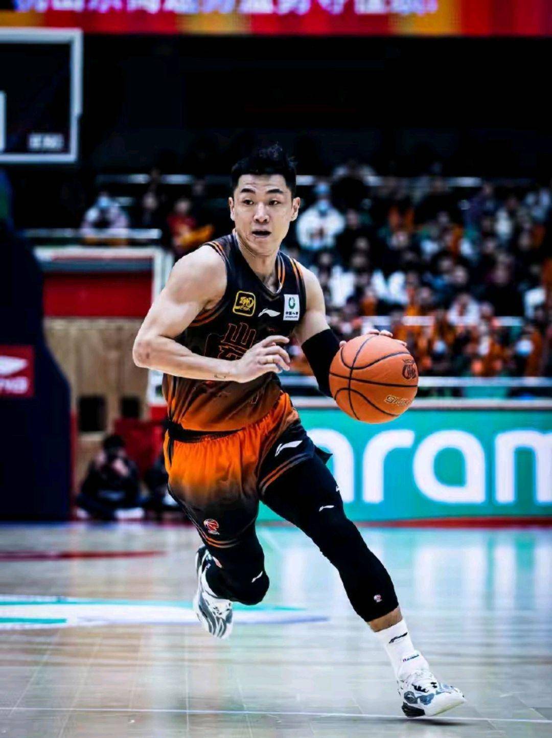 高诗岩17+9山东险胜新疆齐麟17分李炎哲15分 第2张