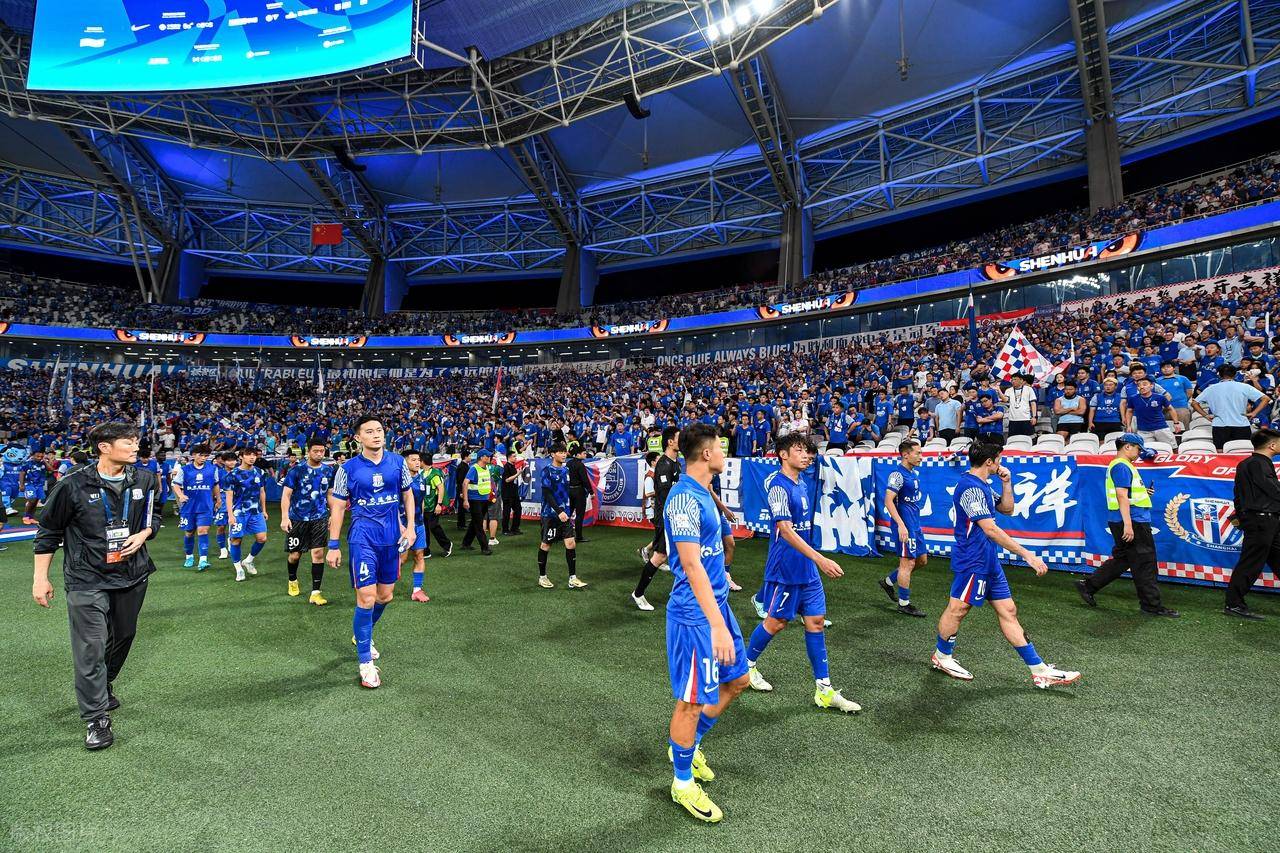 亚冠赛场，申花球迷为对手鼓掌，反遭日本球迷殴