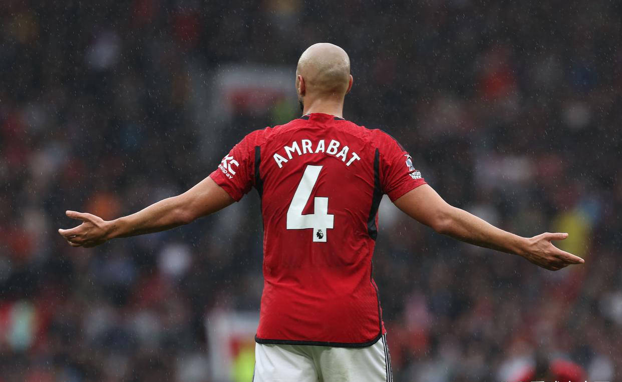 曝曼联有望500万签铁腰！关注国米两中场悍将，签大巴黎的简单介绍