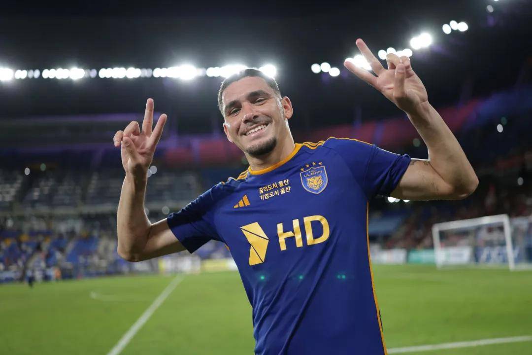 30岁边锋米特里策加盟中超浙江队，转会费200万欧的简单介绍  第2张