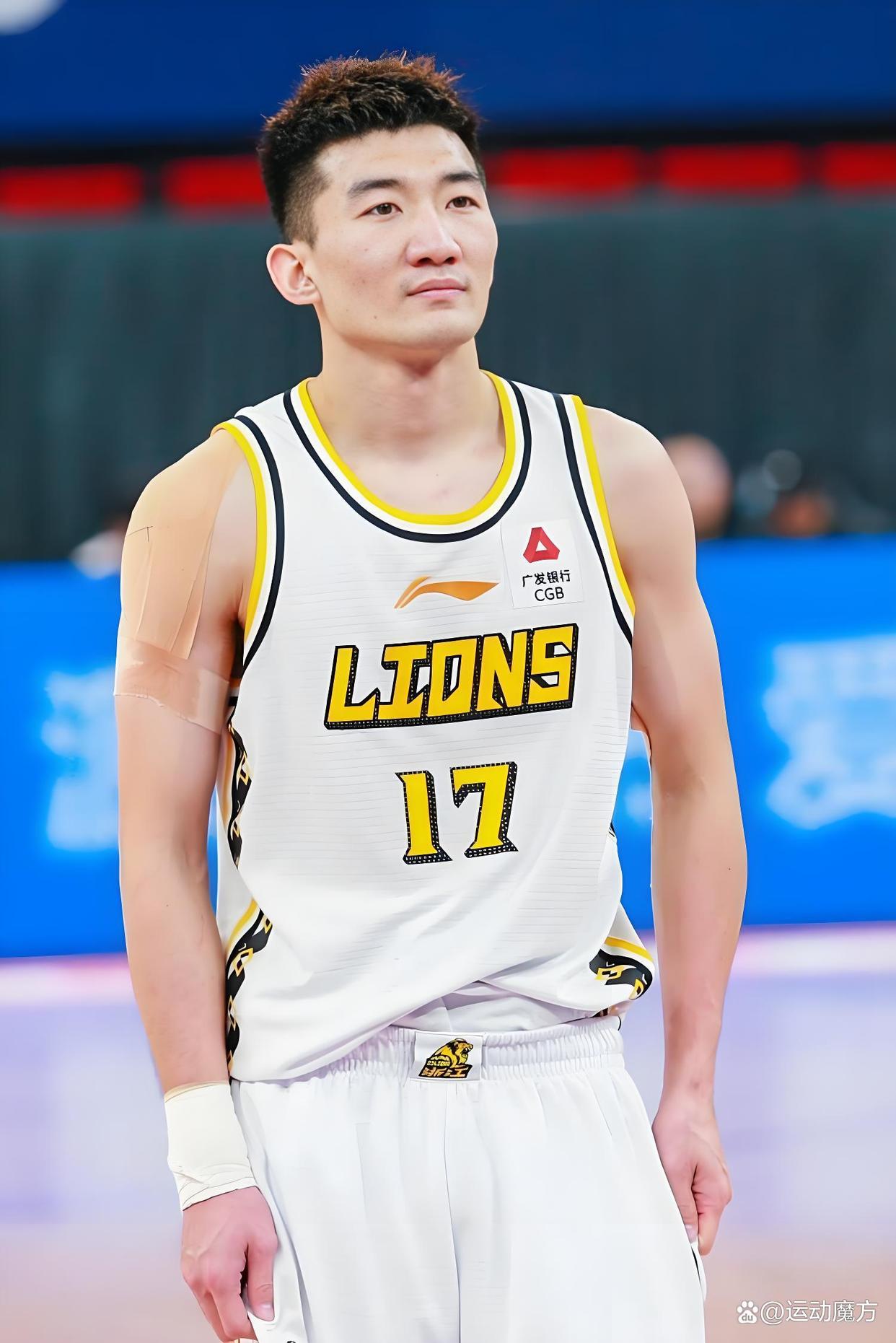 孙铭徽赛后情绪失控,踢场地篮球 第2张