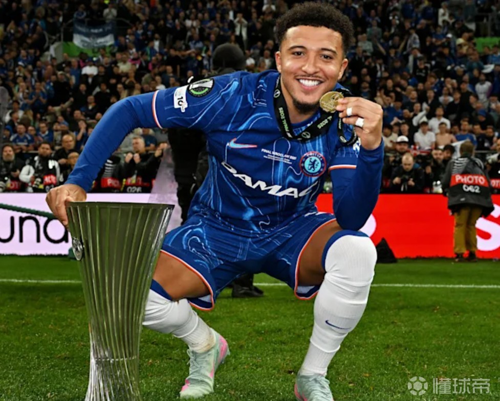 包含天体:切尔西在谈吉滕斯转会,而多特在密切关注桑乔的情况的词条 第2张