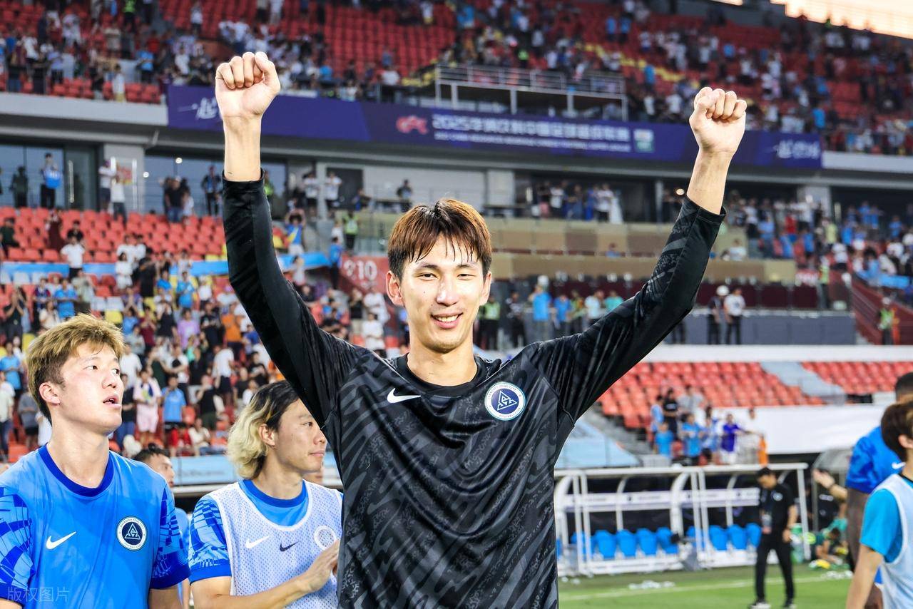 关于深圳新鹏城官宣新任主帅前国足西班牙助教正式接手的信息