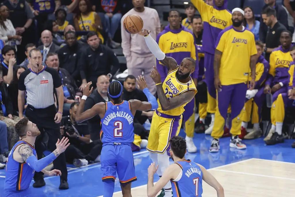 包含詹姆斯：季后赛首轮对阵灰狼，湖人将全力以赴的词条