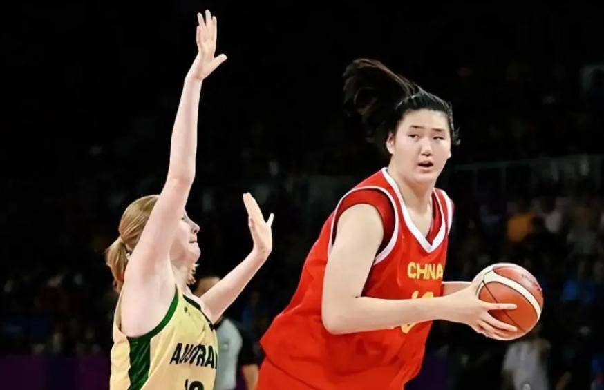 包含组图：中国女篮备战波黑宫鲁鸣给张子宇开小灶的词条