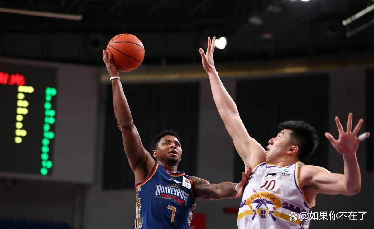 弗格32分辽宁终结上海16连胜江苏不敌新疆的简单介绍