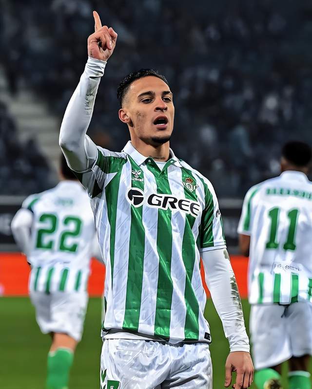 尤文曾考虑用道格拉斯-路易斯，与曼联互换安东尼的简单介绍