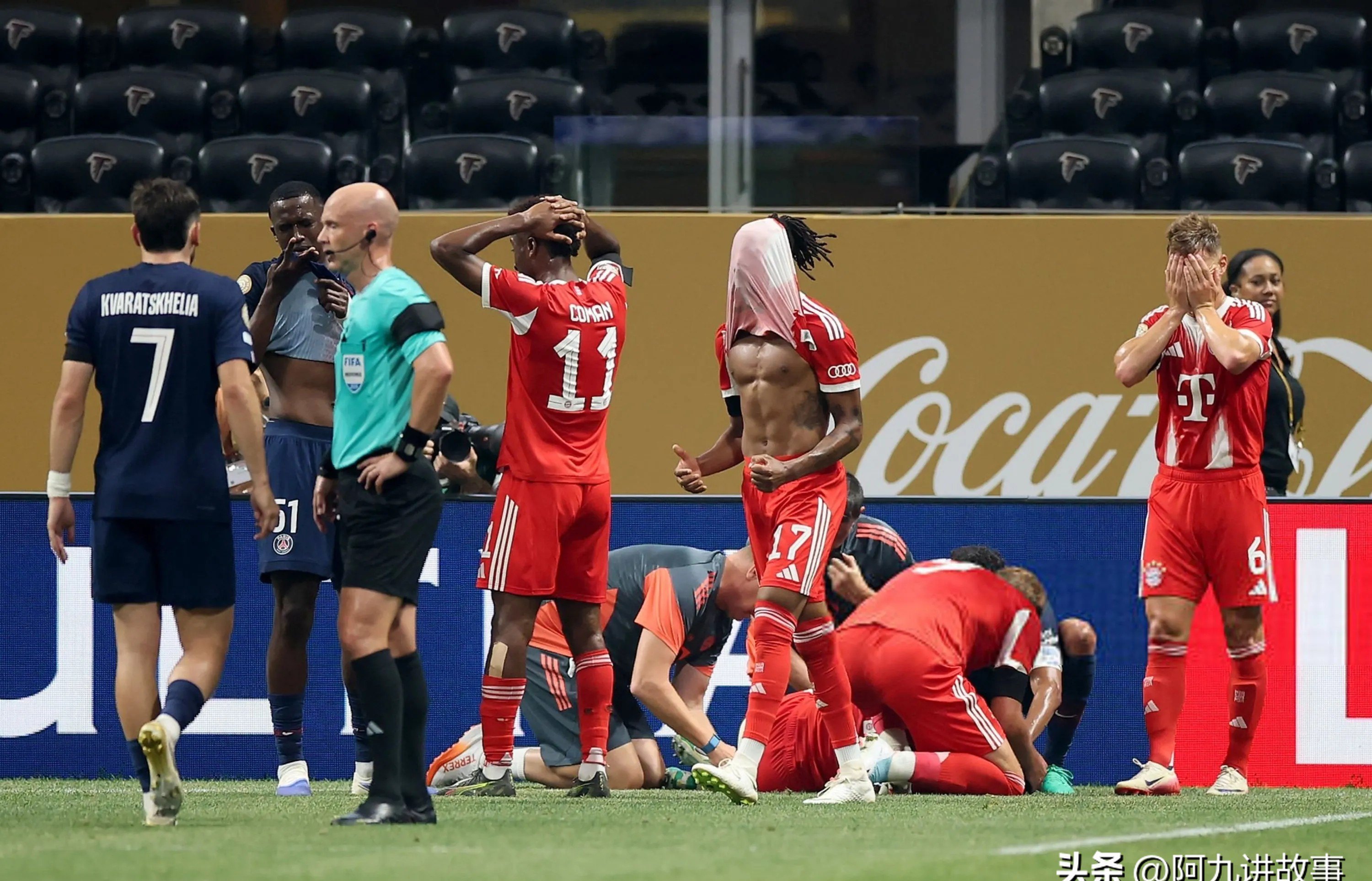 关于官方：拜仁因燃放烟火被欧足联罚款3万欧并被罚的信息  第1张