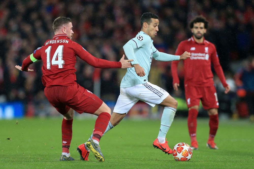 包含官方：拜仁因燃放烟火被欧足联罚款3万欧并被罚的词条