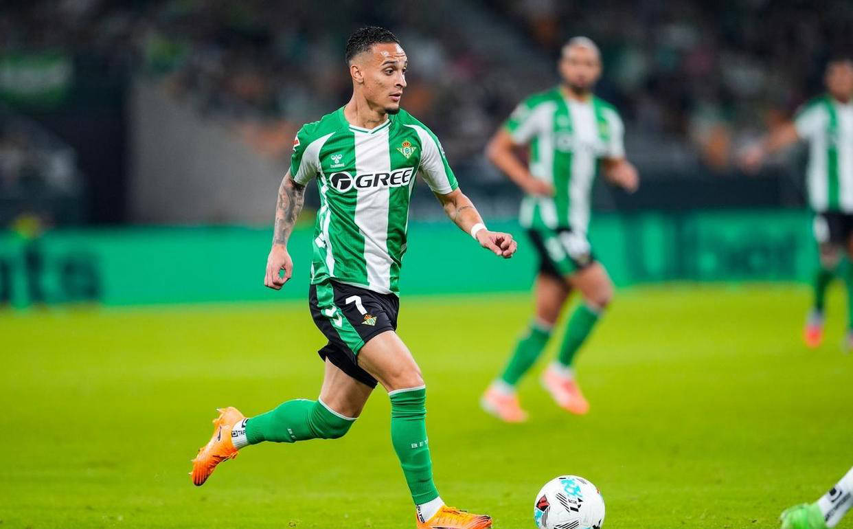 安东尼抨击曼联“粗鲁”，因为工作人员拒绝与他交谈；“不高兴”的球星将争取在一月份离开的简单介绍