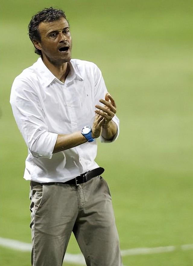 巴黎主帅恩里克当选2025FIFA年度最佳男足教练的简单介绍