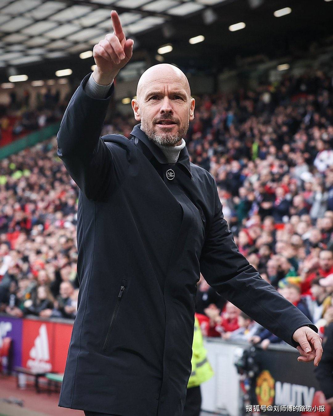 包含荷兰电讯报：阿贾克斯考虑用滕哈格接替海廷加，的词条