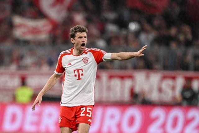 拜仁队史第一人，未满18岁的卡尔已在德甲直接参