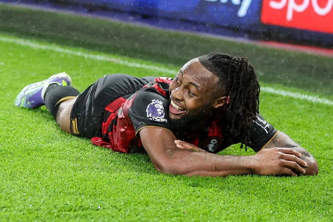 包含曼城在签下塞梅尼奥的竞争中领先于利物浦和曼联；阿森纳也对这笔转会持开放态度。的词条