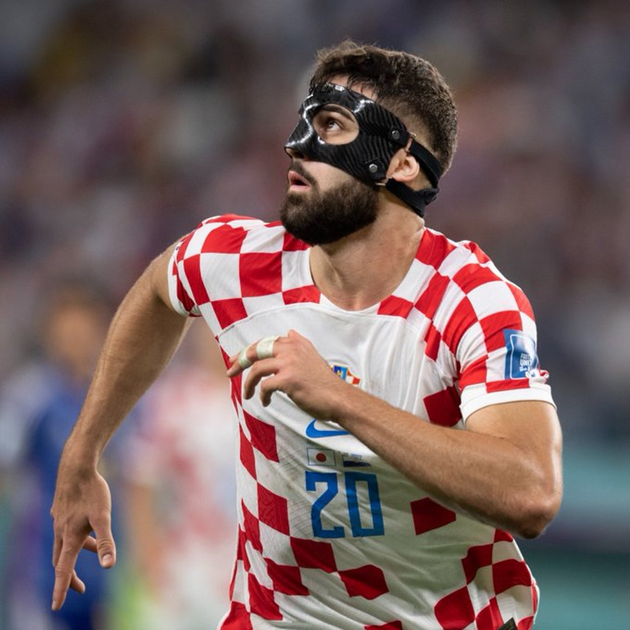 关于世体：格瓦迪奥尔和巴斯托尼是巴萨补强中卫的选择的信息