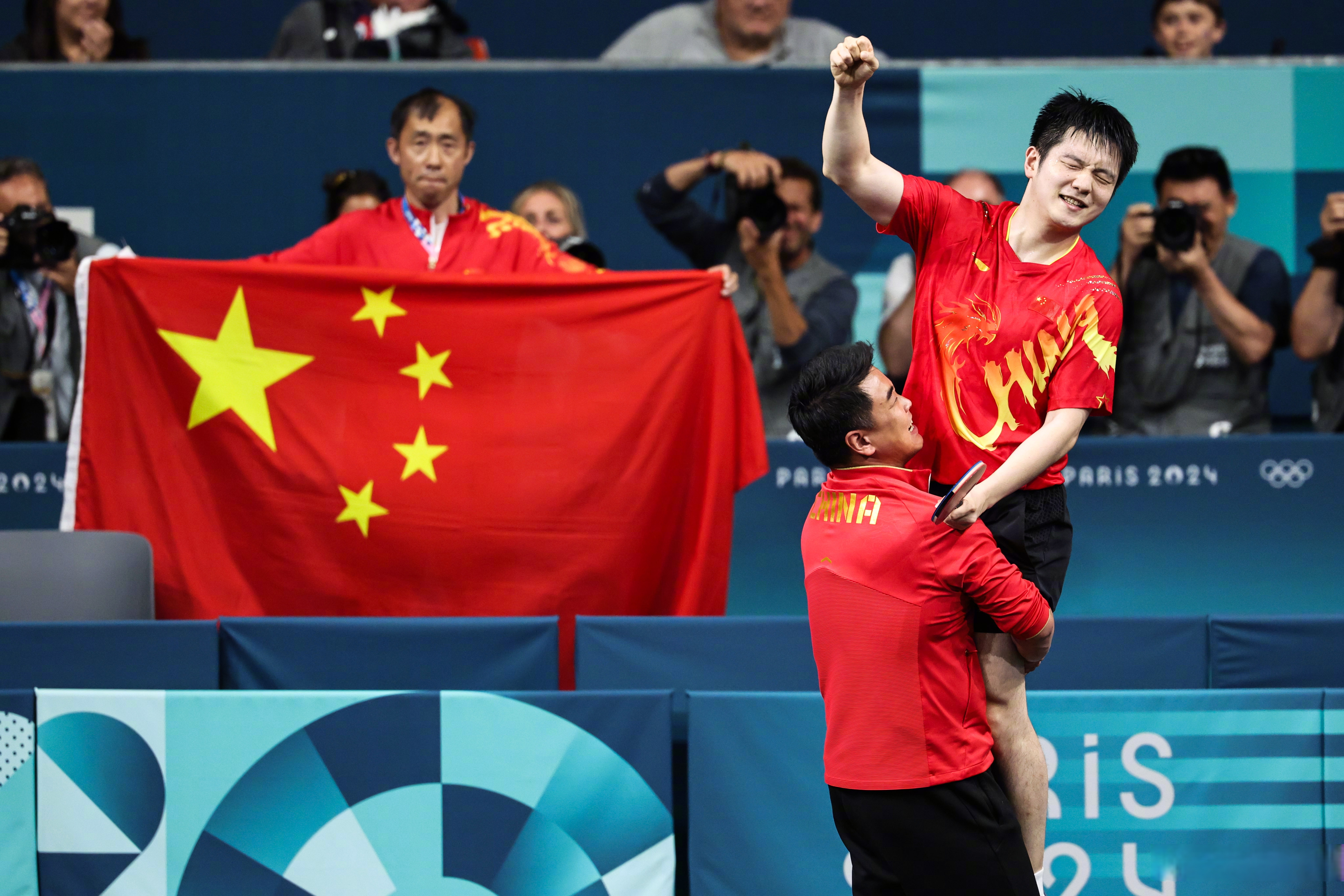 樊振东迎欧冠首胜，模仿C罗解锁了新的庆祝动作的简单介绍  第2张