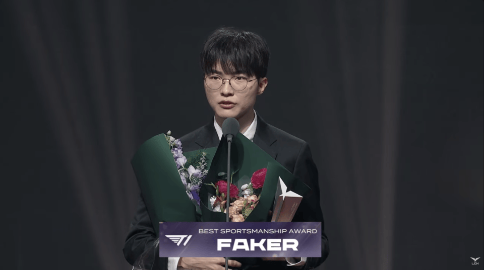 逆天！LCK颁奖Faker无缘奖项，LPL解说炮轰开骂直播间差点被封的简单介绍  第2张