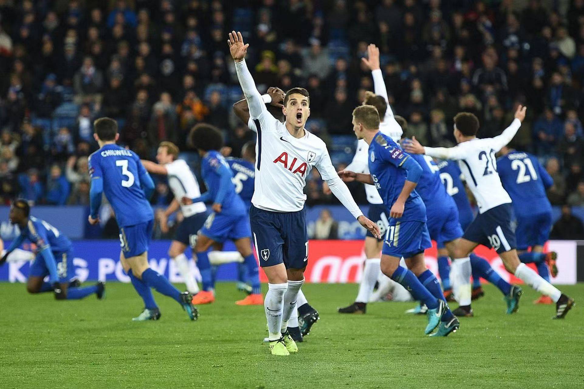 包含热刺状态波动未能延续连胜，利物浦全面回暖显露强劲势头的词条