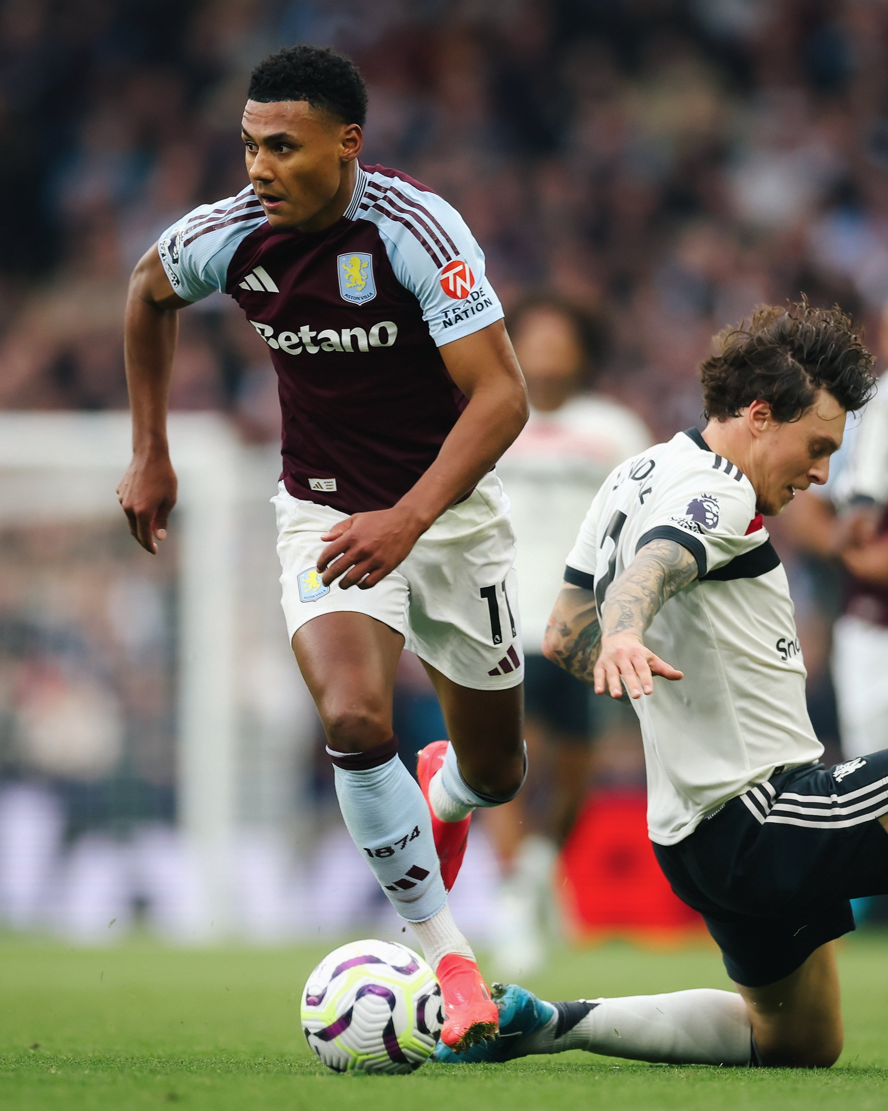 10场比赛首次！曼联迎战“最弱对手”，曾助维拉无缘欧冠的胜利回顾的简单介绍  第2张