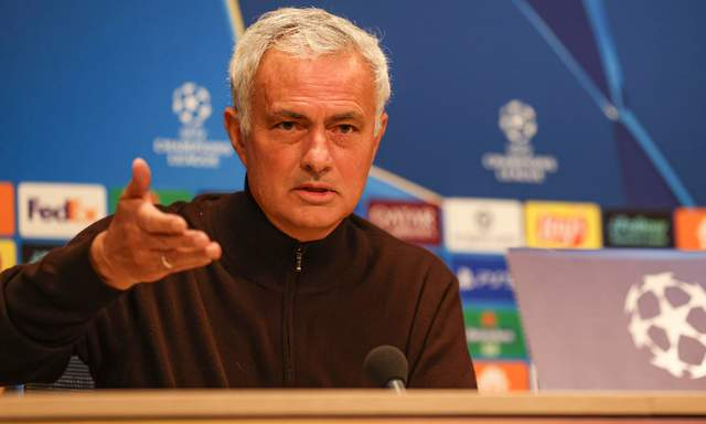 包含卢克肖还是倒在穆里尼奥手中，曼联补强左后卫，盯上罗马弃将达尔的词条