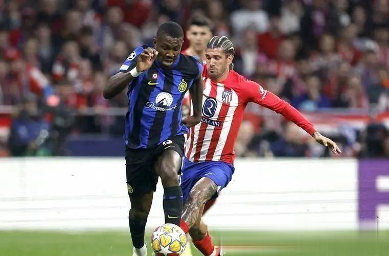 包含FIFA最新俱乐部排名发布：皇马跌至第八，巴萨稳居第四的词条