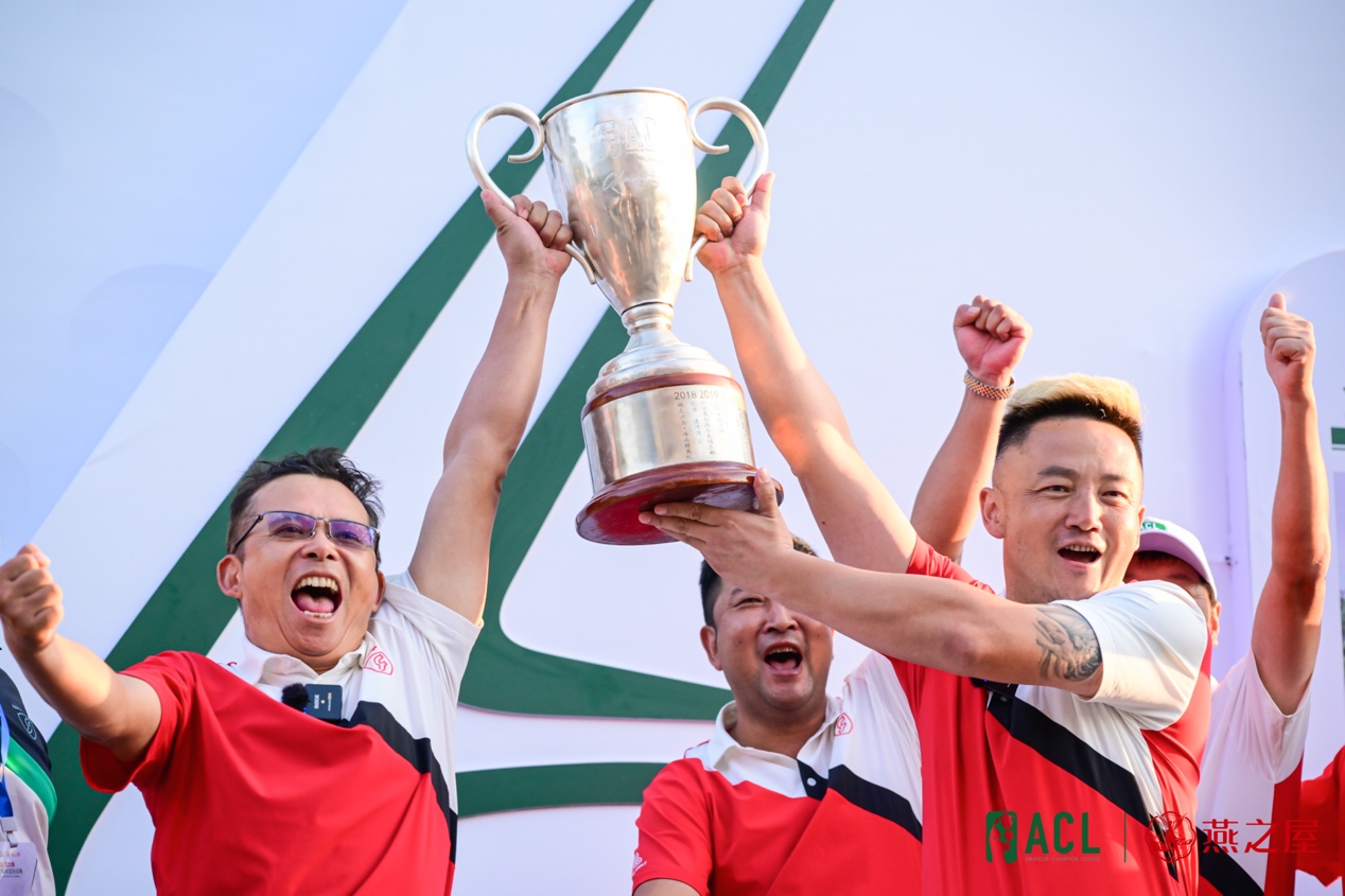 十五运会|高尔夫男子团体颁奖仪式！上海队荣登冠军领奖台的简单介绍  第2张