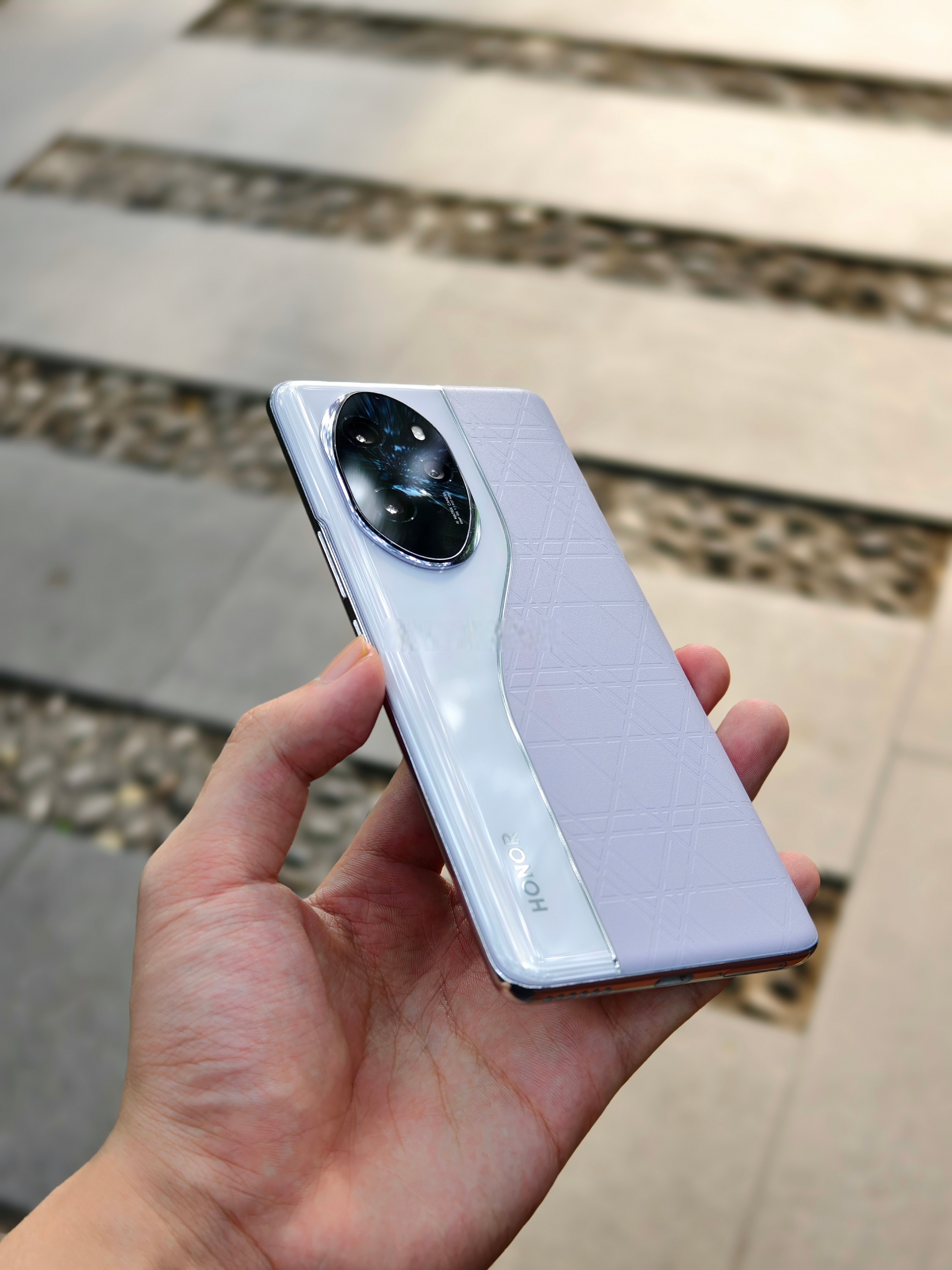 iQOO15手机评测：选对的方向，做对的产品，《王者荣耀》玩家们的最佳拍档的简单介绍