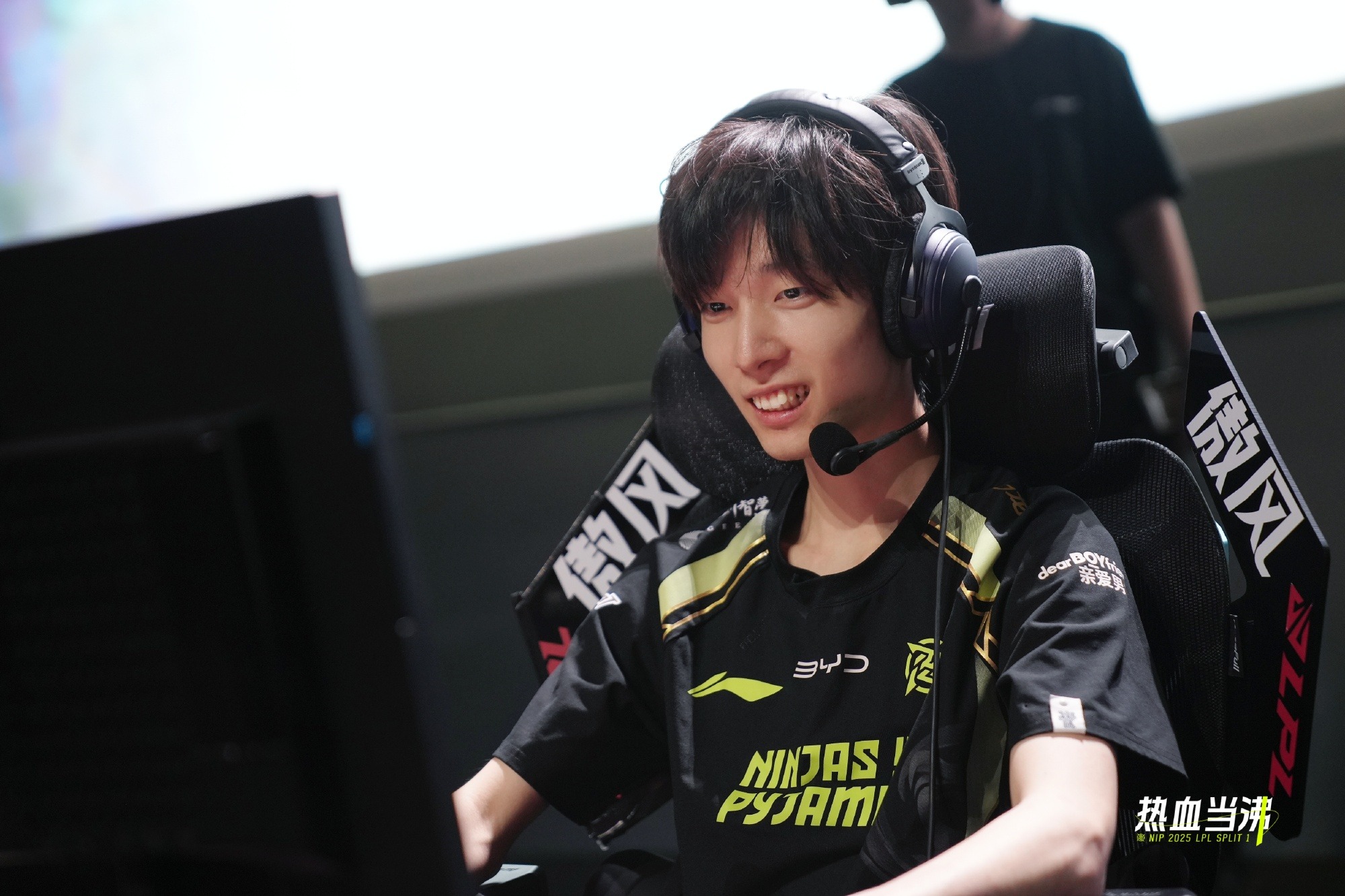 包含LPL冠军打野救火失败!下路大优势不控龙,再打下去晚节不保?的词条 第1张