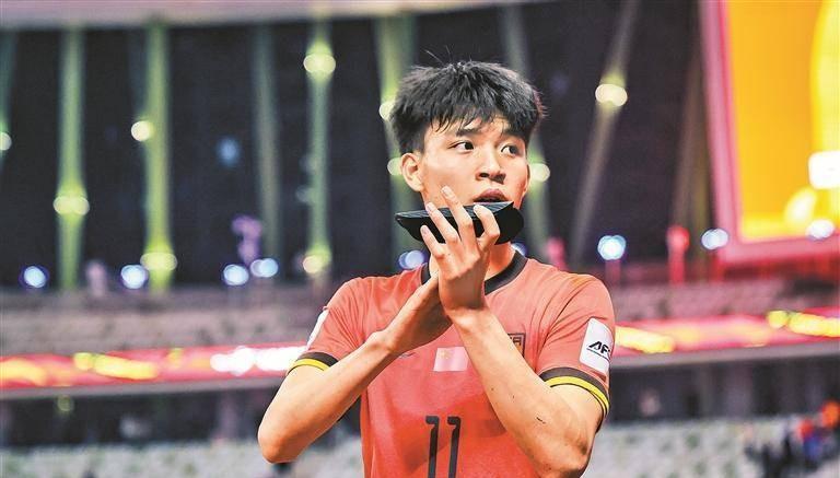 北京时间20:00！新帅带领中国男足坐镇主场击败亚洲冠军队，17岁新星进球爆发的简单介绍