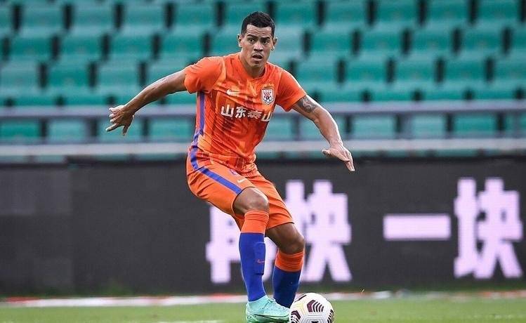 正式山东泰山功勋后卫宣布退役，俱乐部曾花费7000万引进的简单介绍