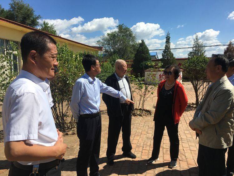 郭士强与助教现身旧金山大学，王俊杰：感谢百忙之中看望我们的简单介绍