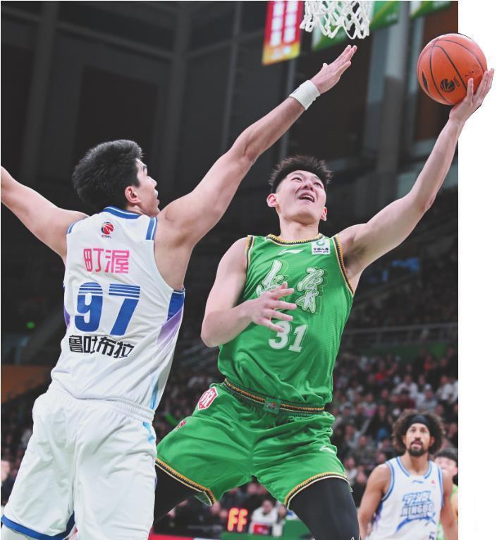 关于辽宁男篮续约内线张陈治锋曝5年B类合同超1000万的信息