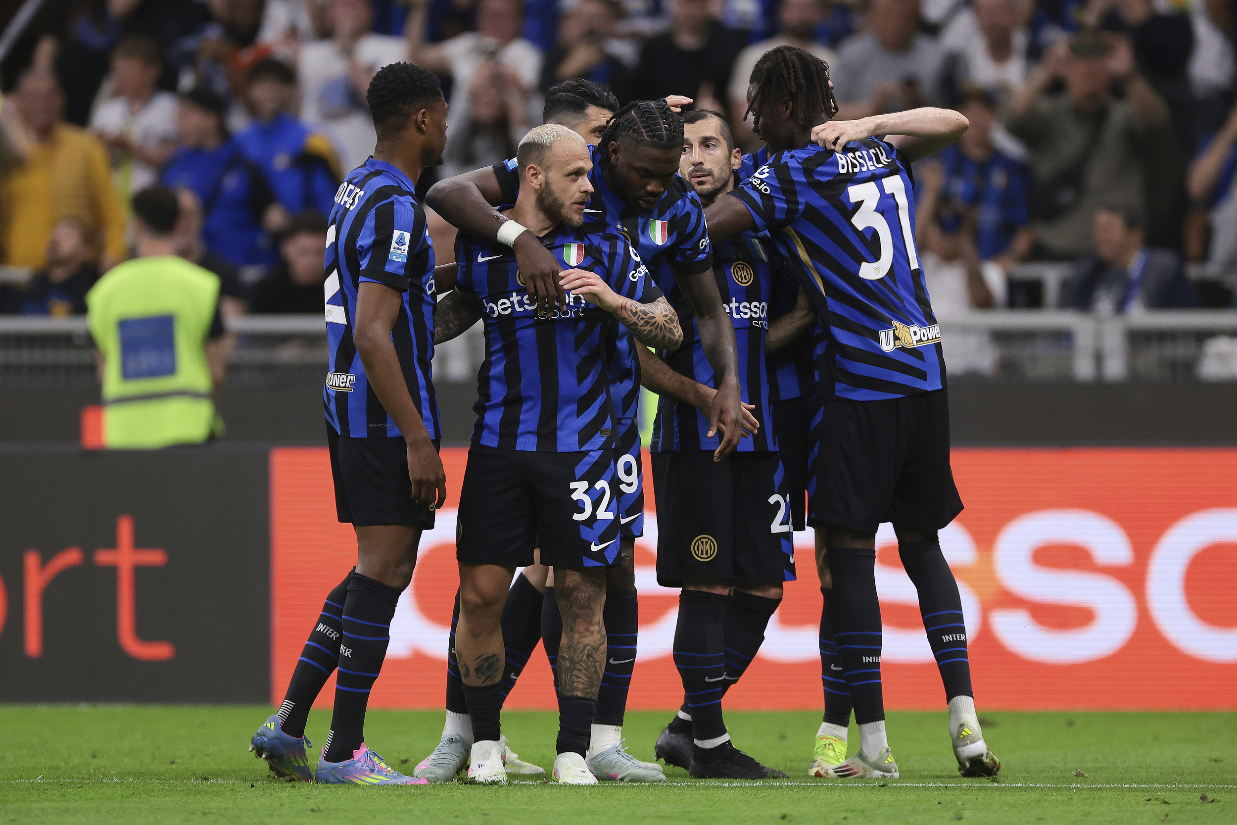 一日意甲动向：米兰新9号正式加入圣西罗，国米买邓弗里斯接班人的简单介绍