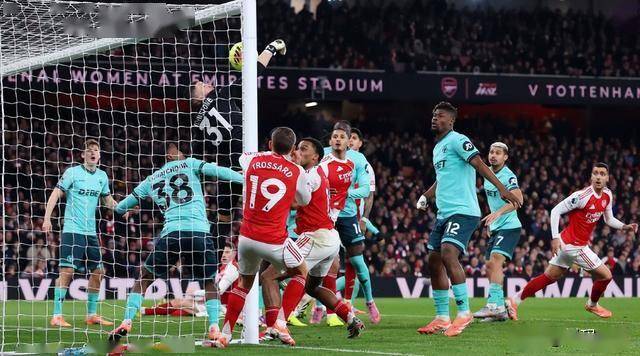 包含比赛还没开打，阿森纳先迎来一个致命暴击，客场取胜喜鹊军团悬了的词条