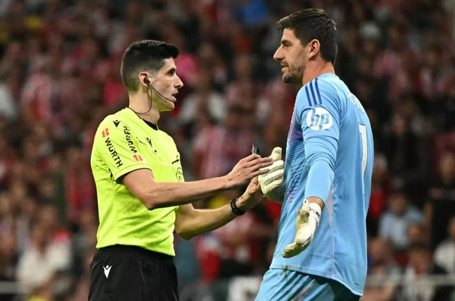 关于争议延续！马德里德比双方球迷10次违规，西甲发文强烈谴责的信息