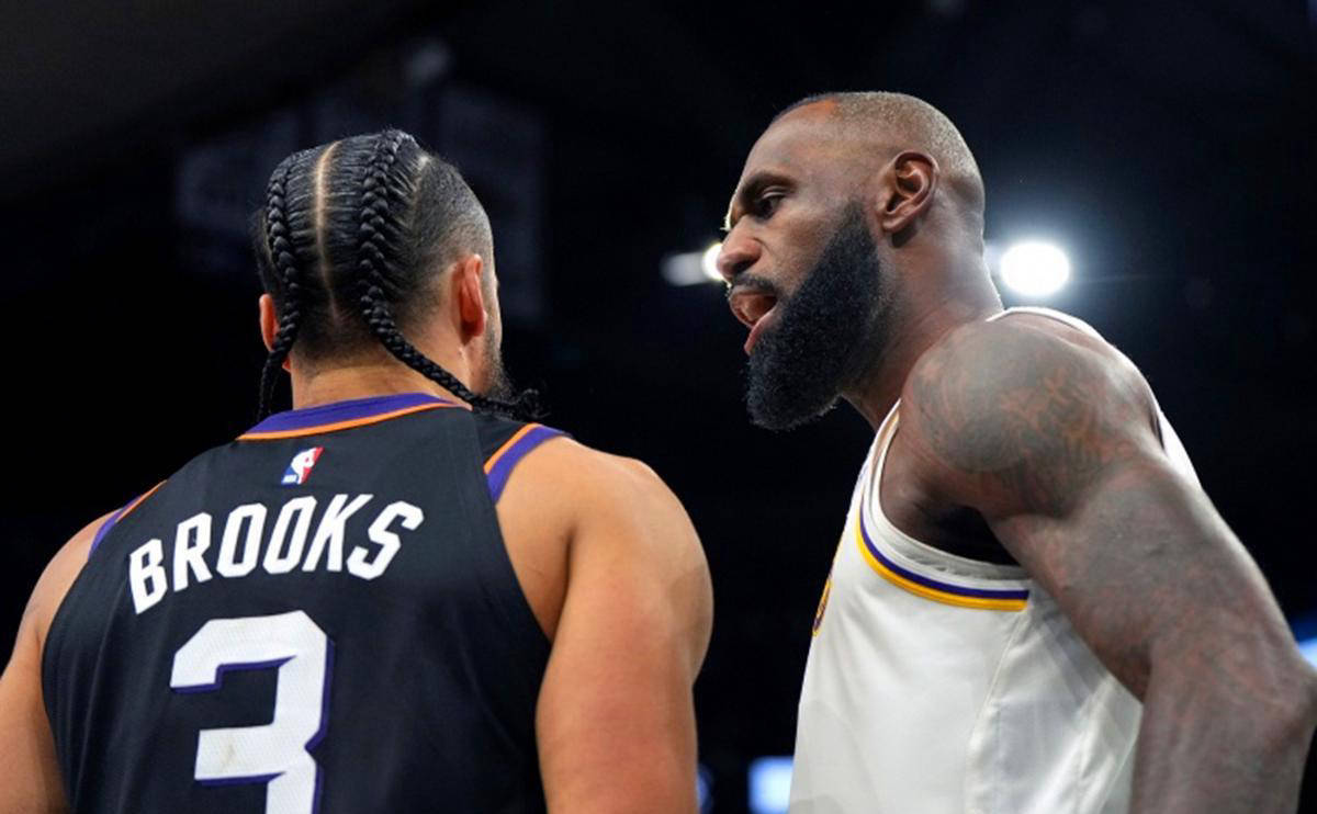 包含詹姆斯虽砍23分却防守乏力，狄龙复仇成功，布克21分11助助攻狂虐湖人的词条