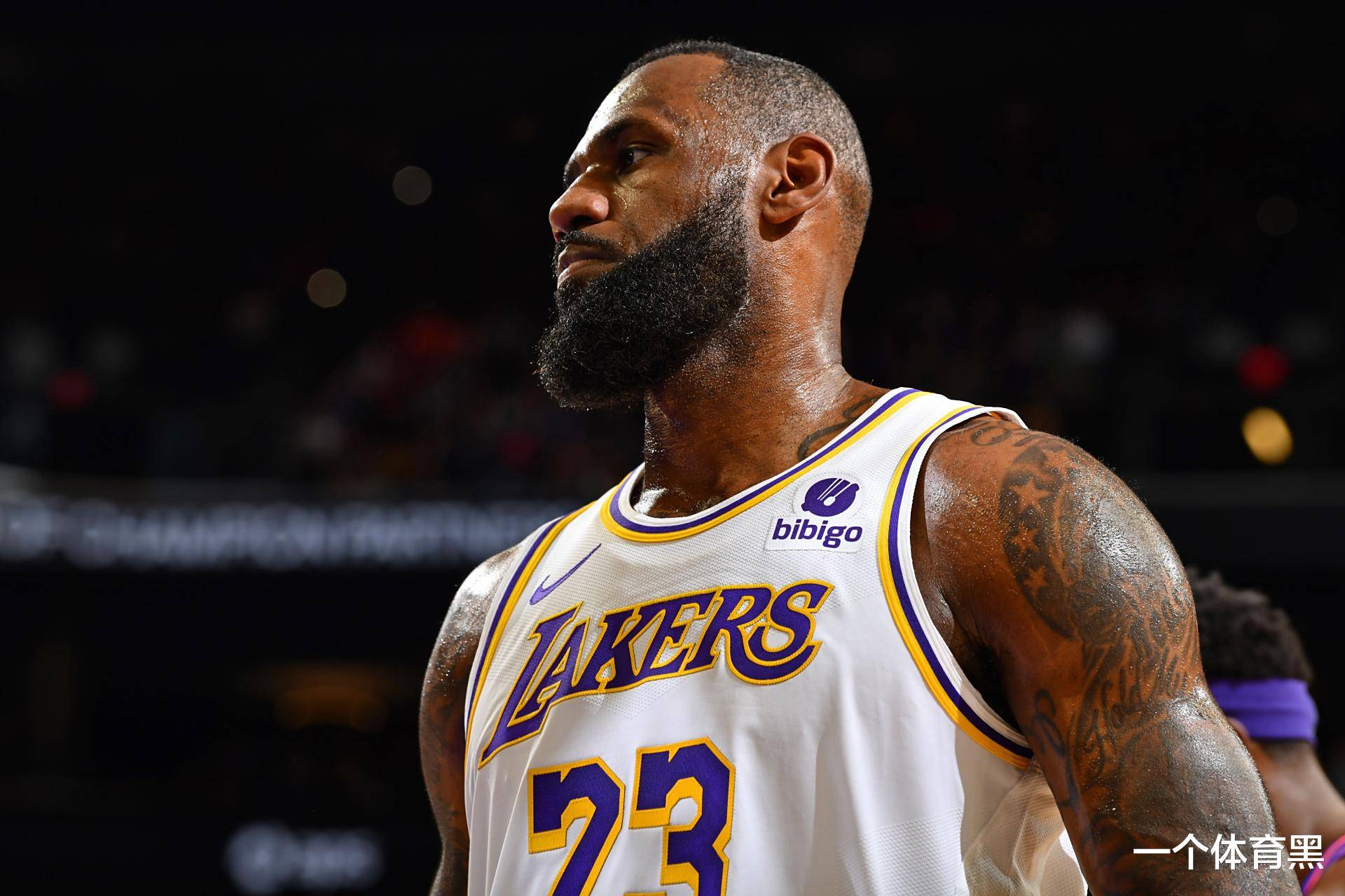 Fischer：勇士曾多次致电湖人，试图探讨交易詹姆斯的可能性的简单介绍