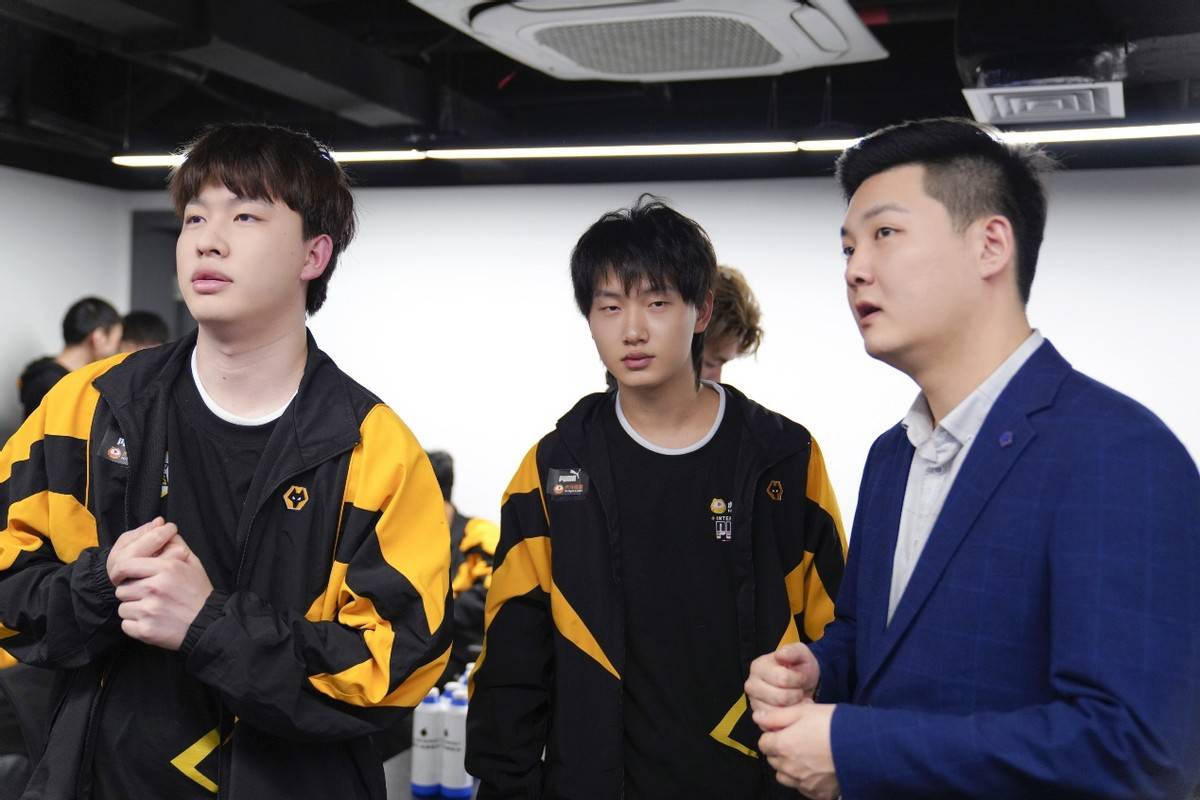 痛失好局，被连追三分，重庆狼队今天输在哪里？的简单介绍